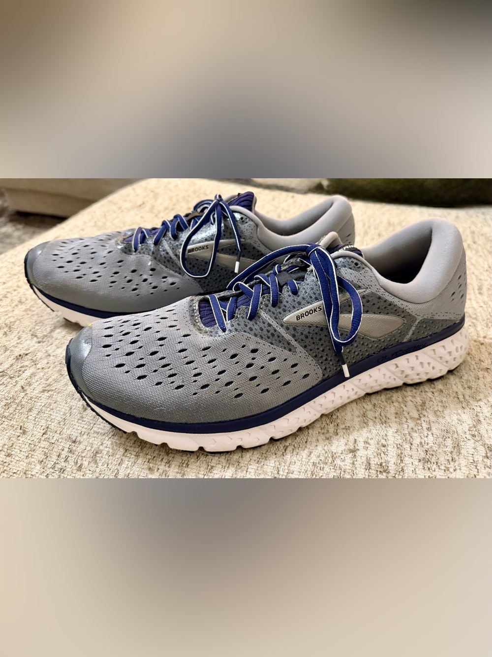 Brooks Men's Glycerin 16 Gray Running Shoes with Blue Accents Size 14